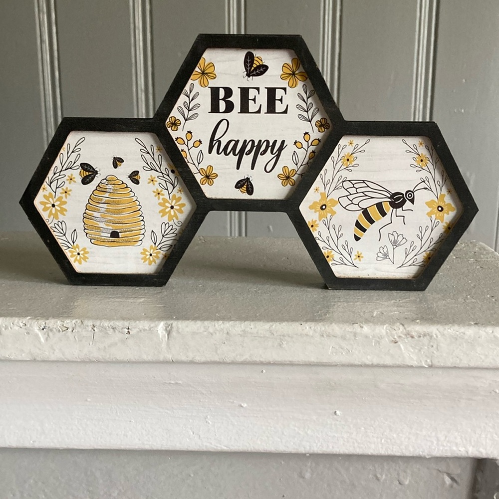 NWT- Black Wooden- Hexagonal- BEE HAPPY 🍯🐝 Decoration Sign